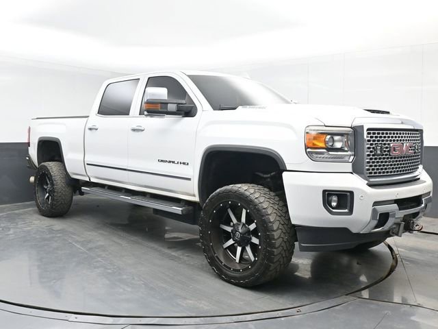 Used 2015 GMC Sierra 2500 Denali w/ Duramax Plus Package image 2