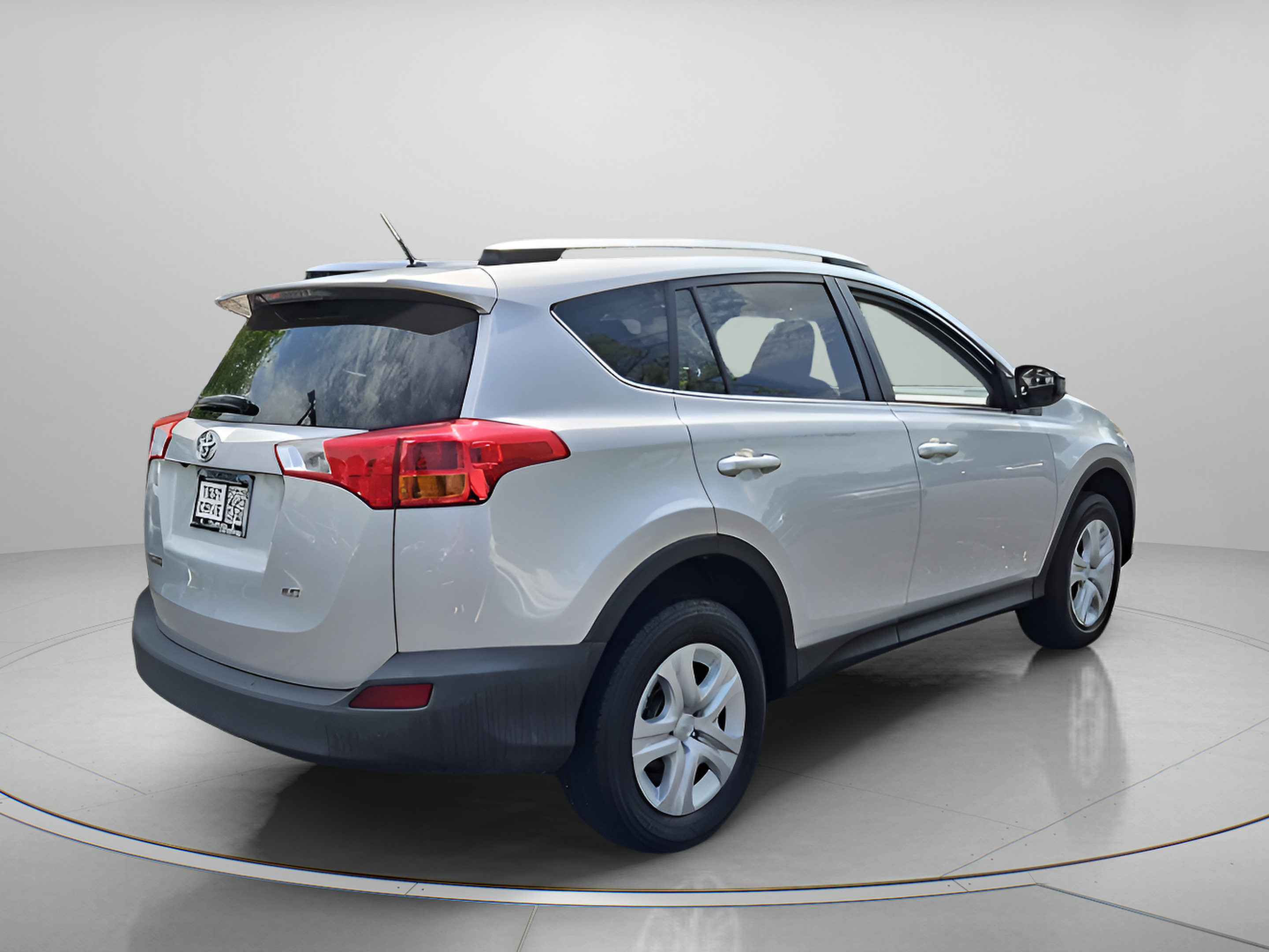 Used 2015 Toyota RAV4 LE FWD image 5