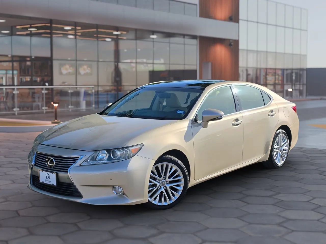 Used 2013 Lexus ES 350 FWD image 2