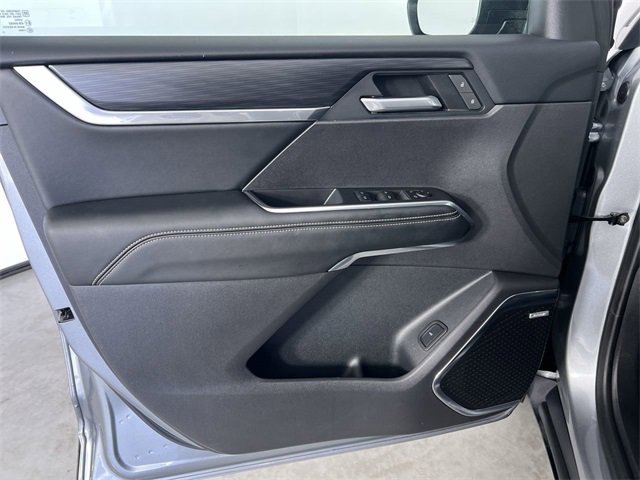 Used 2025 GMC Acadia Elevation image 23