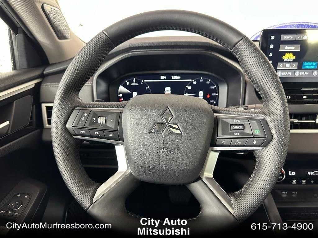 New 2025 Mitsubishi Outlander SE image 20