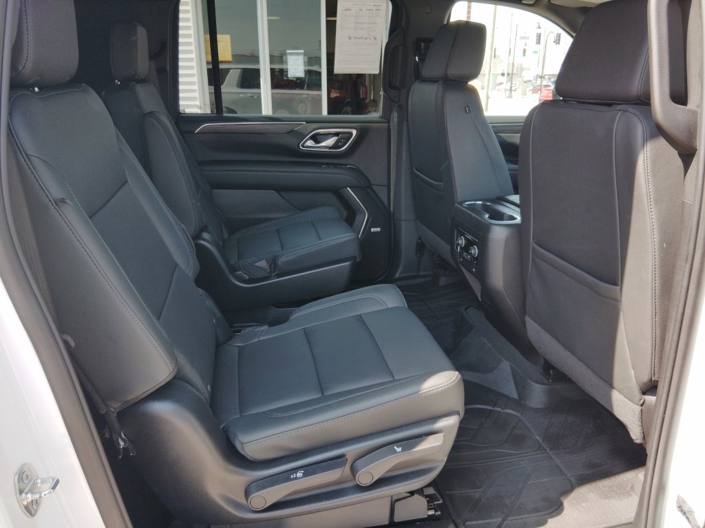 Used 2024 Chevrolet Suburban LT w/ Luxury Package AWD/4WD image 33