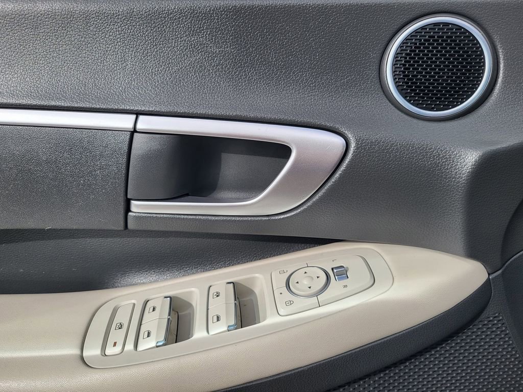 Used 2023 Hyundai Sonata SE w/ Cargo Package image 16