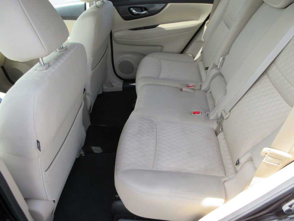 Used 2017 Nissan Rogue SV w/ SV Premium Package FWD image 14