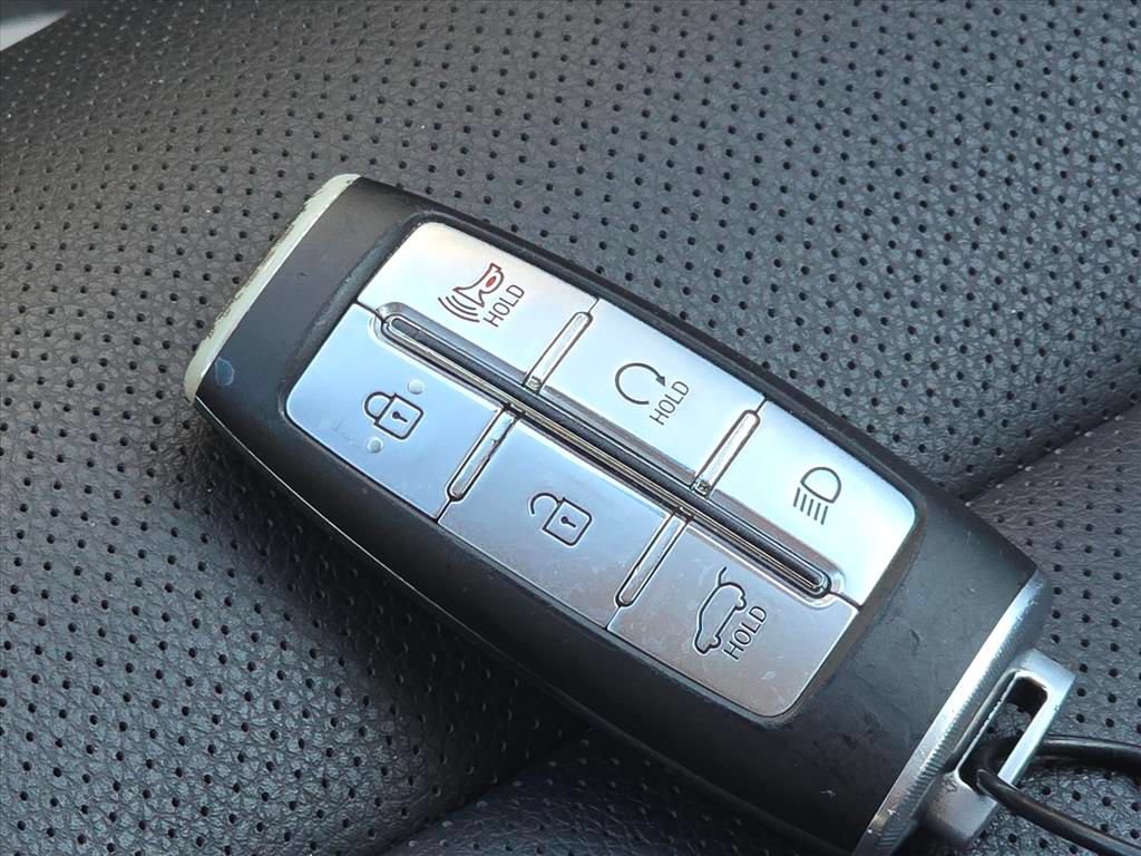 Used 2025 Genesis GV70 2.5T AWD/4WD image 21