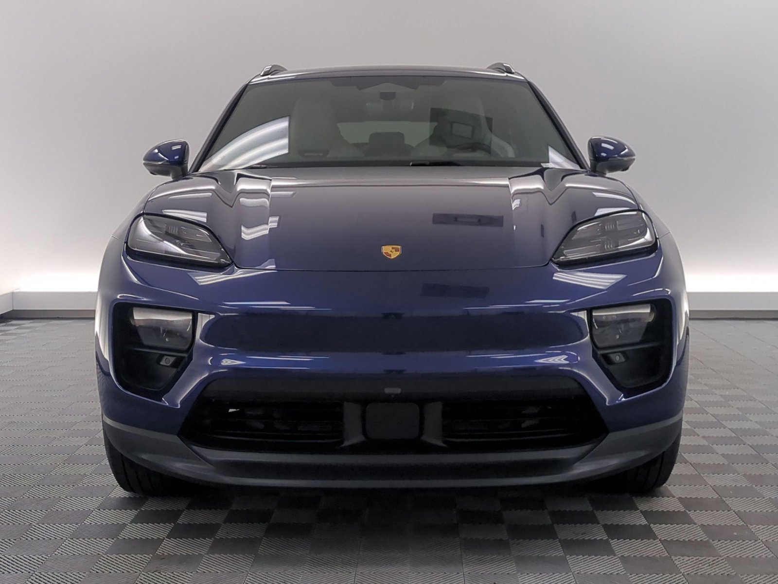 Certified 2025 Porsche Macan 4 Electric image 6