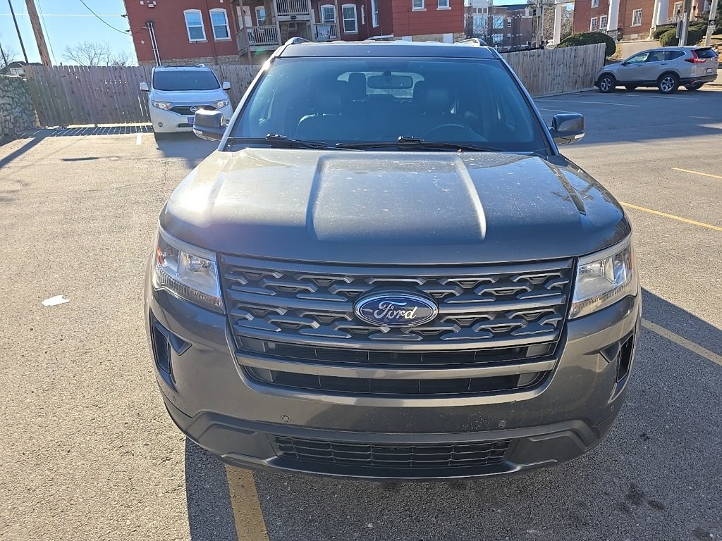 Used 2018 Ford Explorer XLT w/ Equipment Group 202A image 3