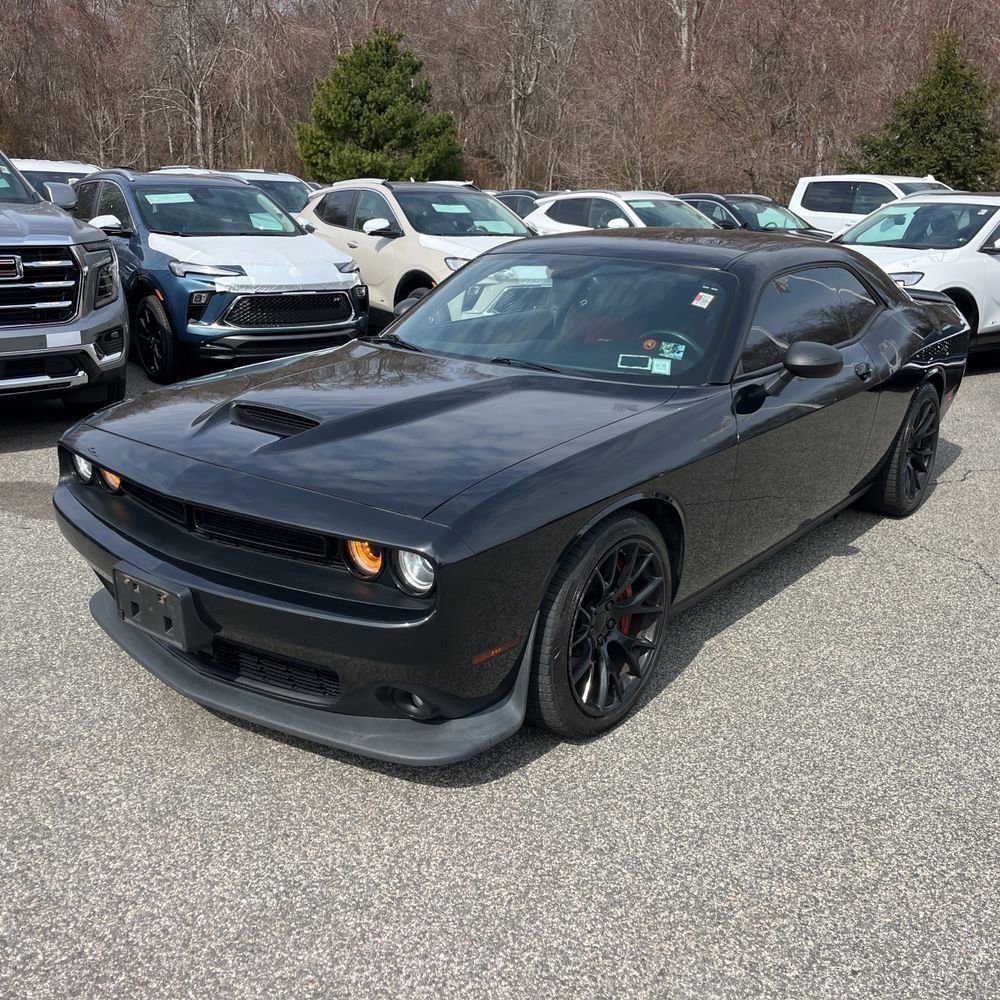 Used 2016 Dodge Challenger SRT w/ Technology Group image 3