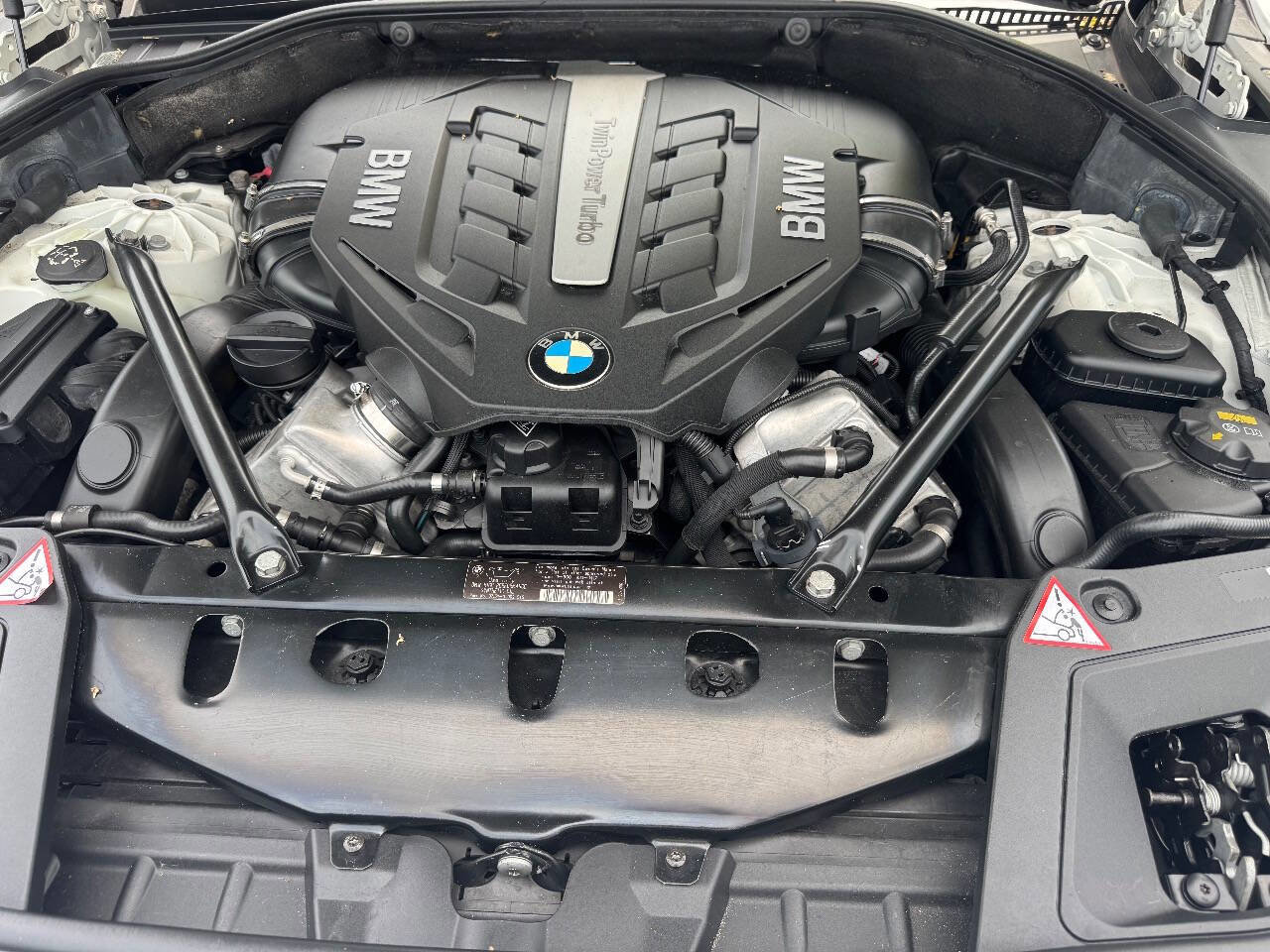 Used 2012 BMW 550i Gran Turismo w/ Convenience Pkg image 17