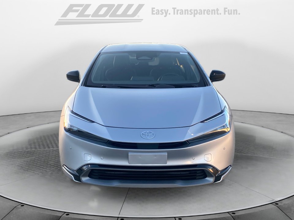 Used 2024 Toyota Prius XLE image 2