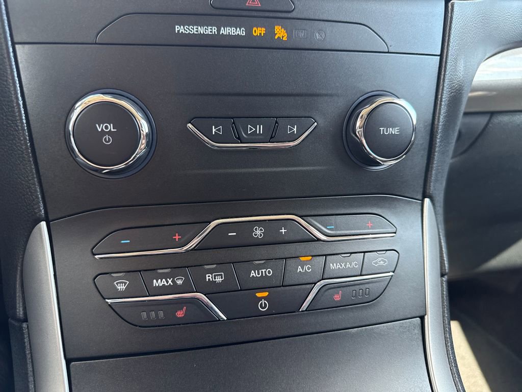 Used 2020 Ford Edge SEL image 21