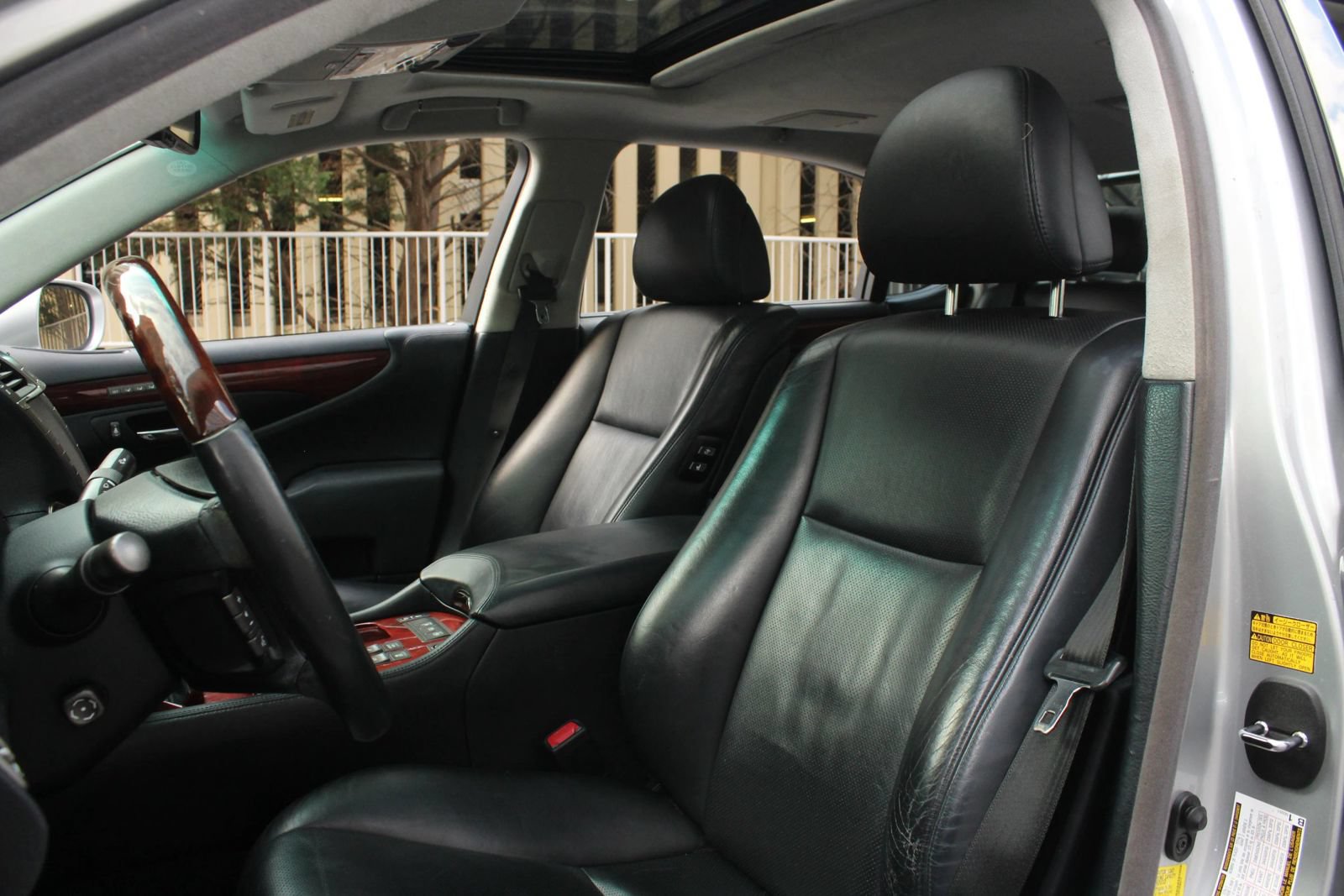 Used 2011 Lexus LS 460 L w/ Luxury Pkg RWD image 16
