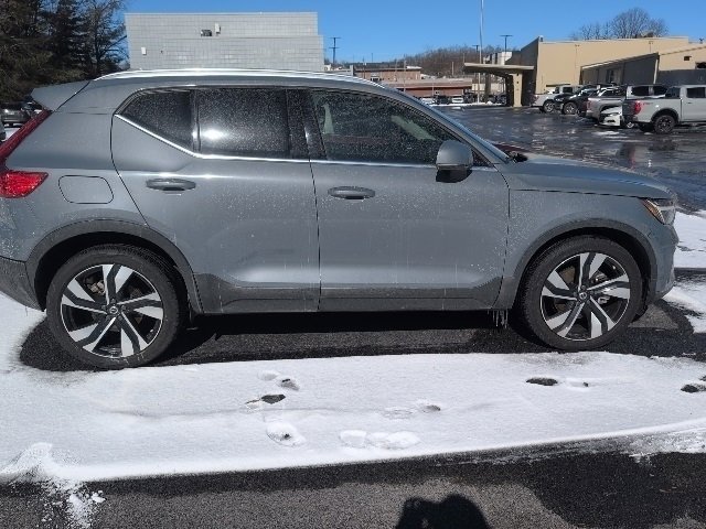Used 2023 Volvo XC40 B5 Plus w/ Protection Package Premier image 19