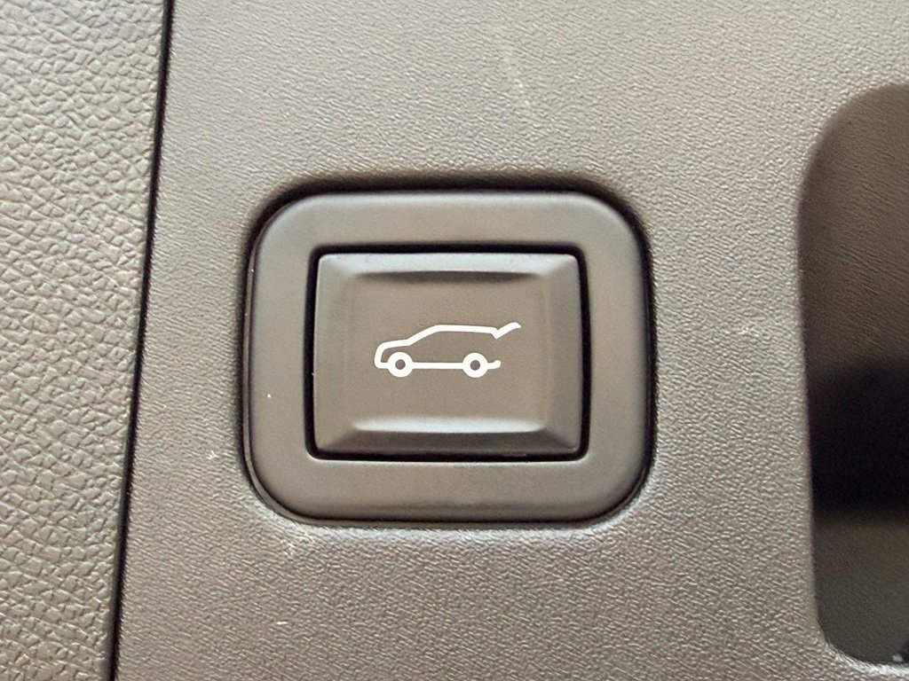 Used 2022 Cadillac XT4 Premium Luxury w/ Enhanced Visibility Package FWD image 35