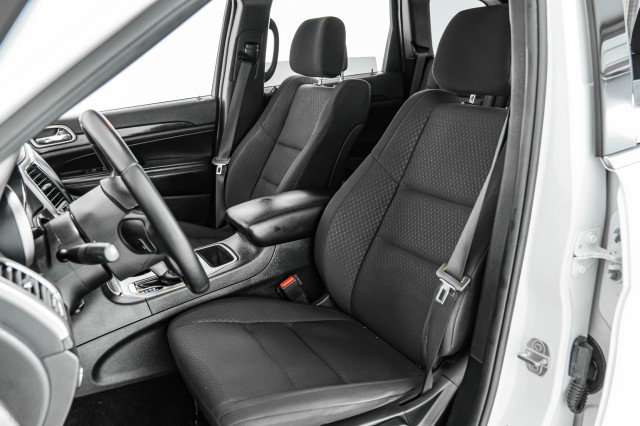 Used 2018 Jeep Grand Cherokee Laredo image 28