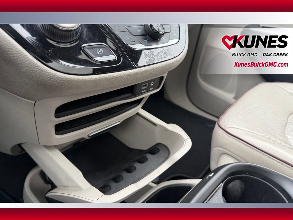 Used 2020 Chrysler Pacifica Limited FWD image 18