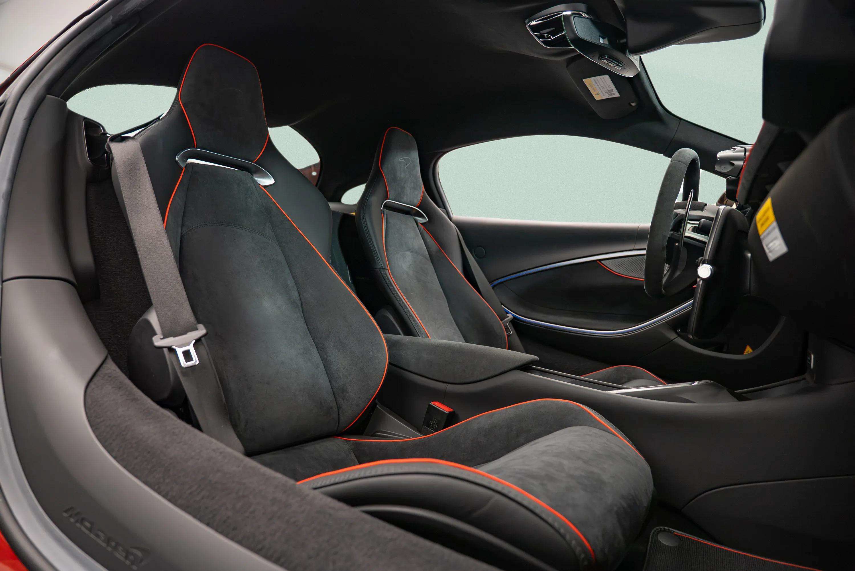 Used 2023 McLaren Artura RWD image 28