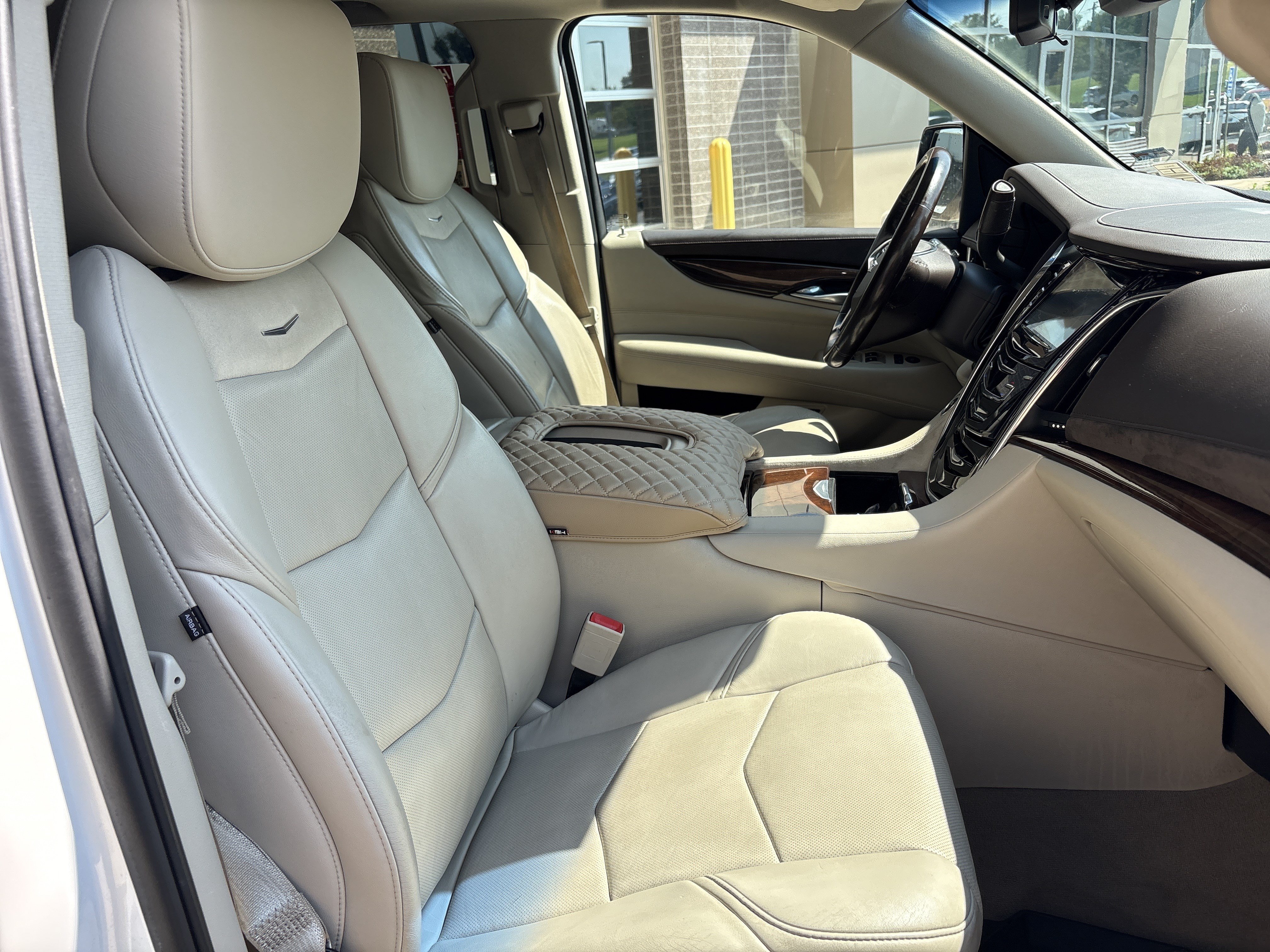 Used 2017 Cadillac Escalade Luxury AWD/4WD image 34