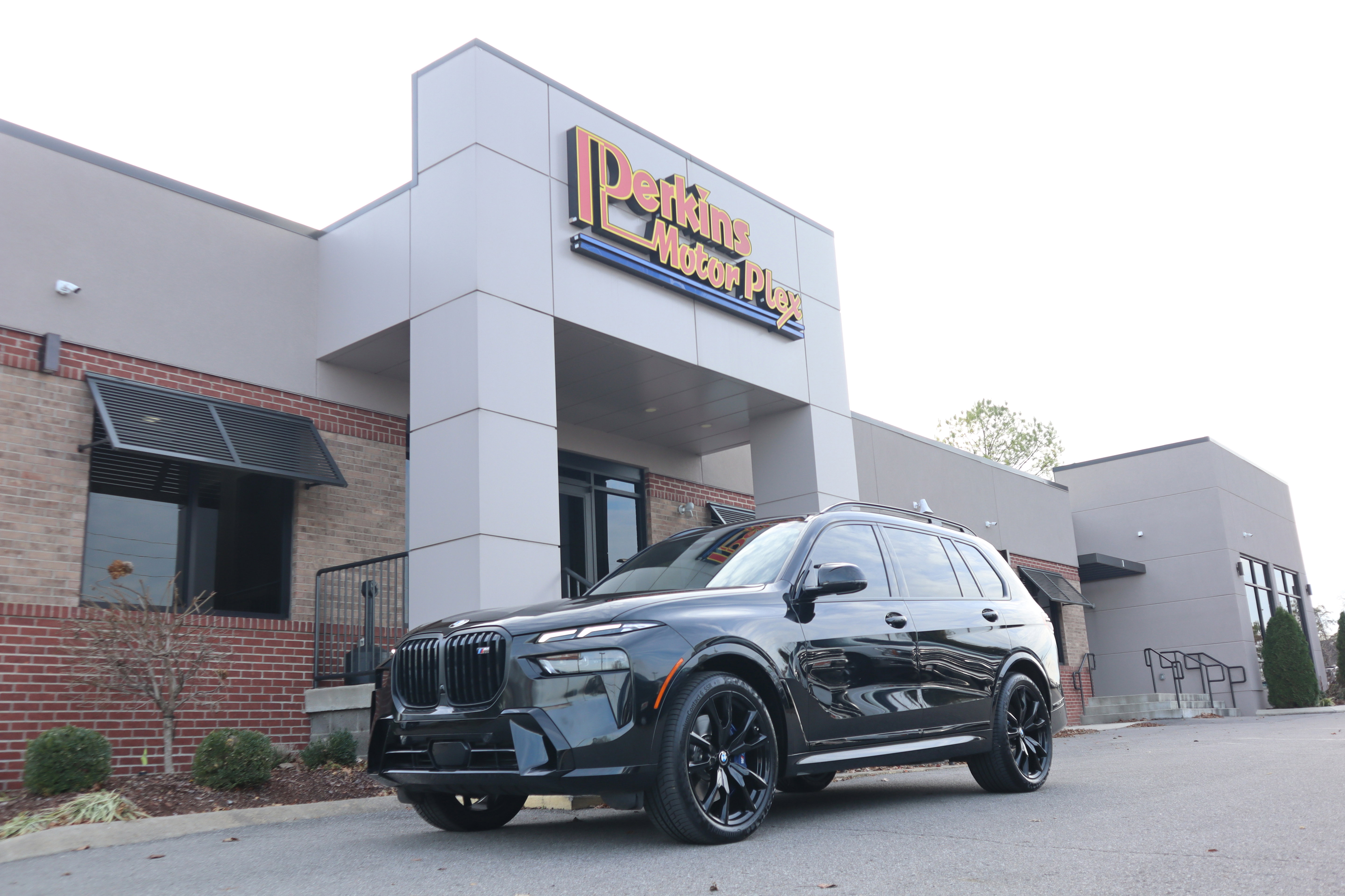 Used 2023 BMW X7 M60i w/ Executive Package image 43