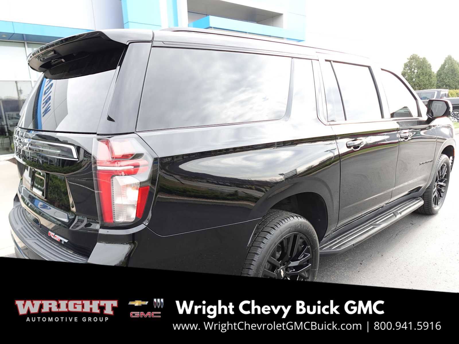 Used 2022 Chevrolet Suburban RST w/ Sport Performance Package image 3