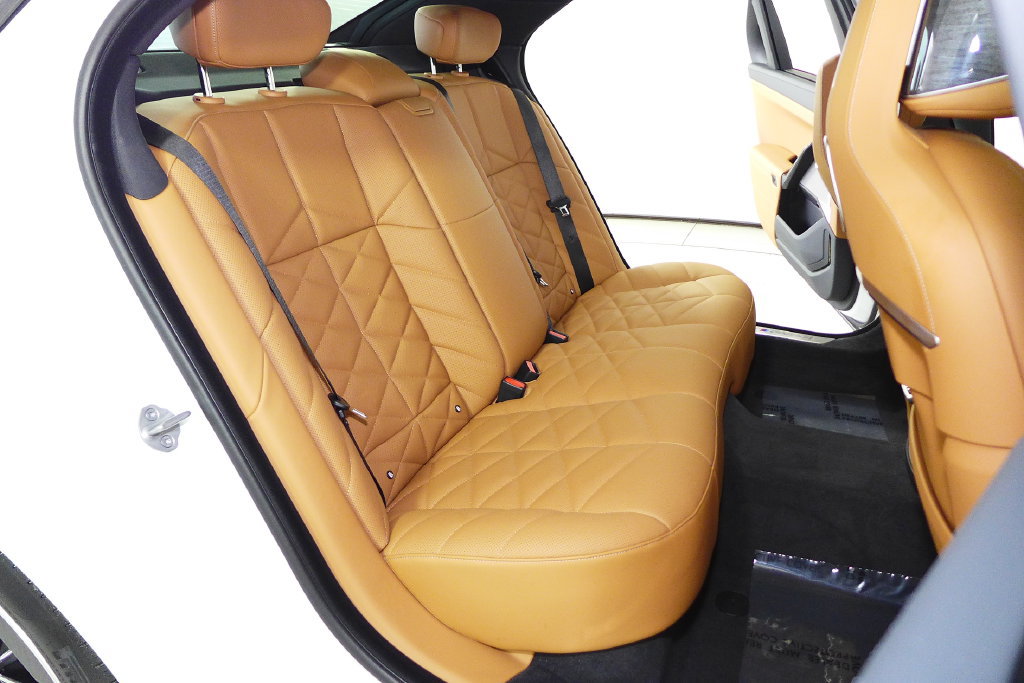 Certified 2024 BMW 740i w/ Premium Package RWD image 20