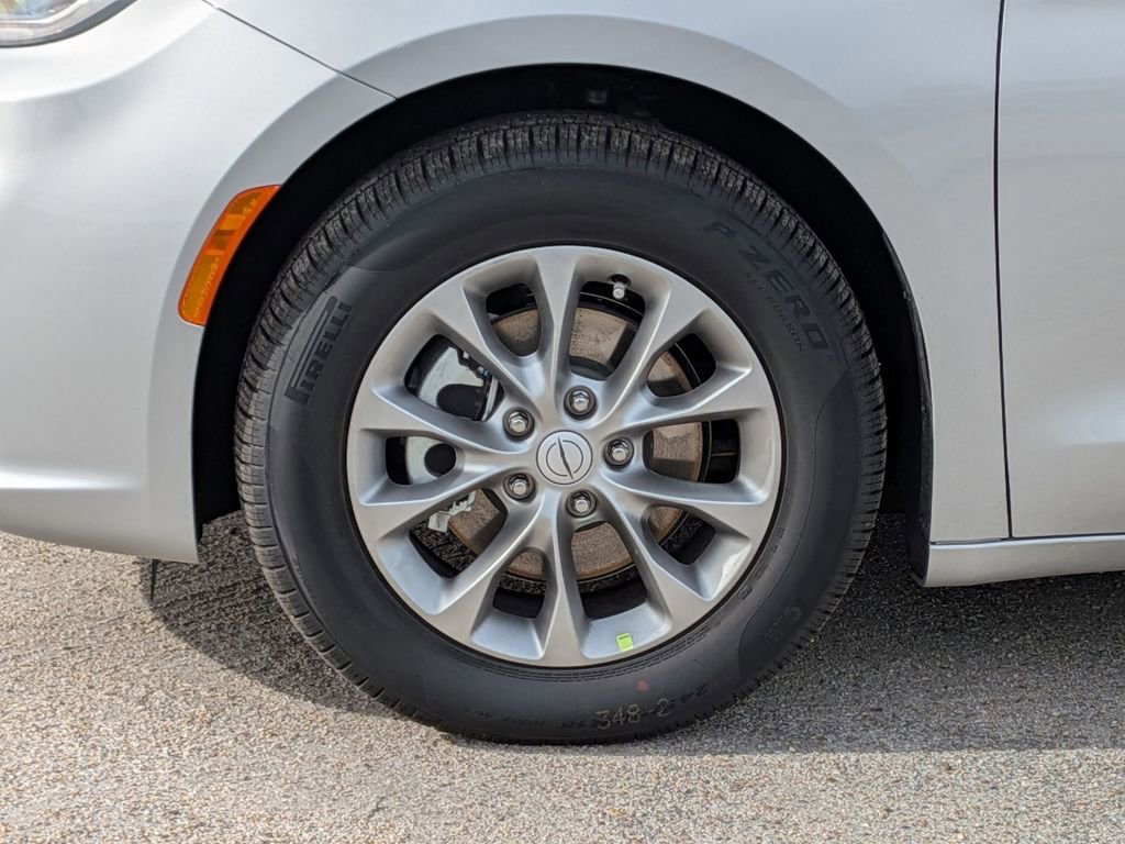 New 2026 Chrysler Pacifica Limited image 36