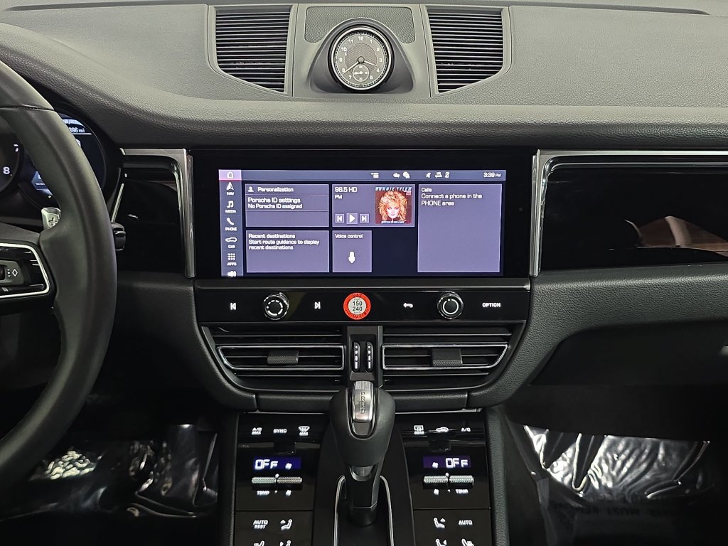 Certified 2026 Porsche Macan AWD/4WD image 16