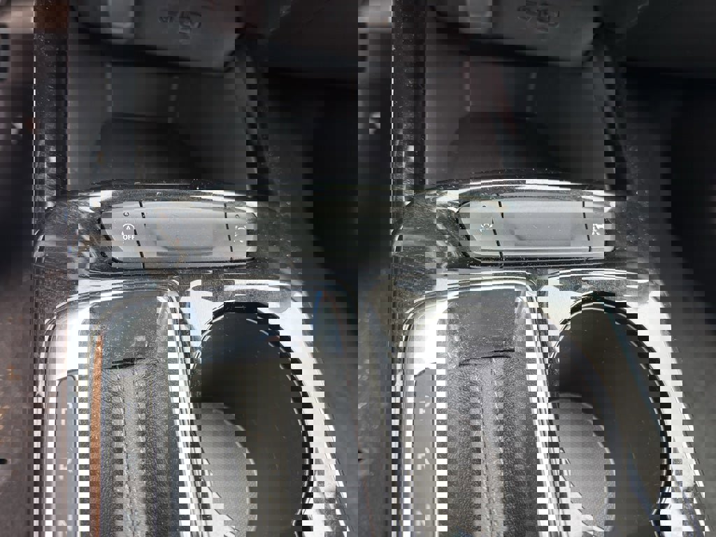 Used 2025 Chevrolet Trax LT w/ LT Convenience Package FWD image 16