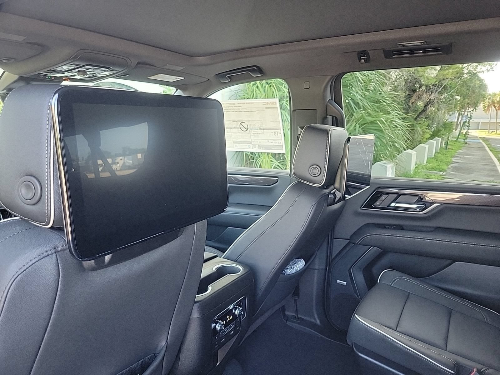 New 2026 GMC Yukon XL Elevation w/ Elevation Premium Package AWD/4WD image 13