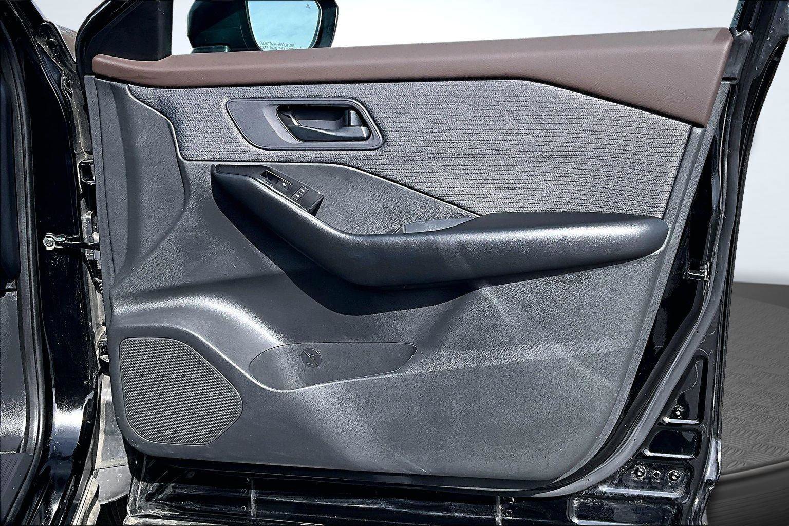 Used 2023 Nissan Rogue S image 24