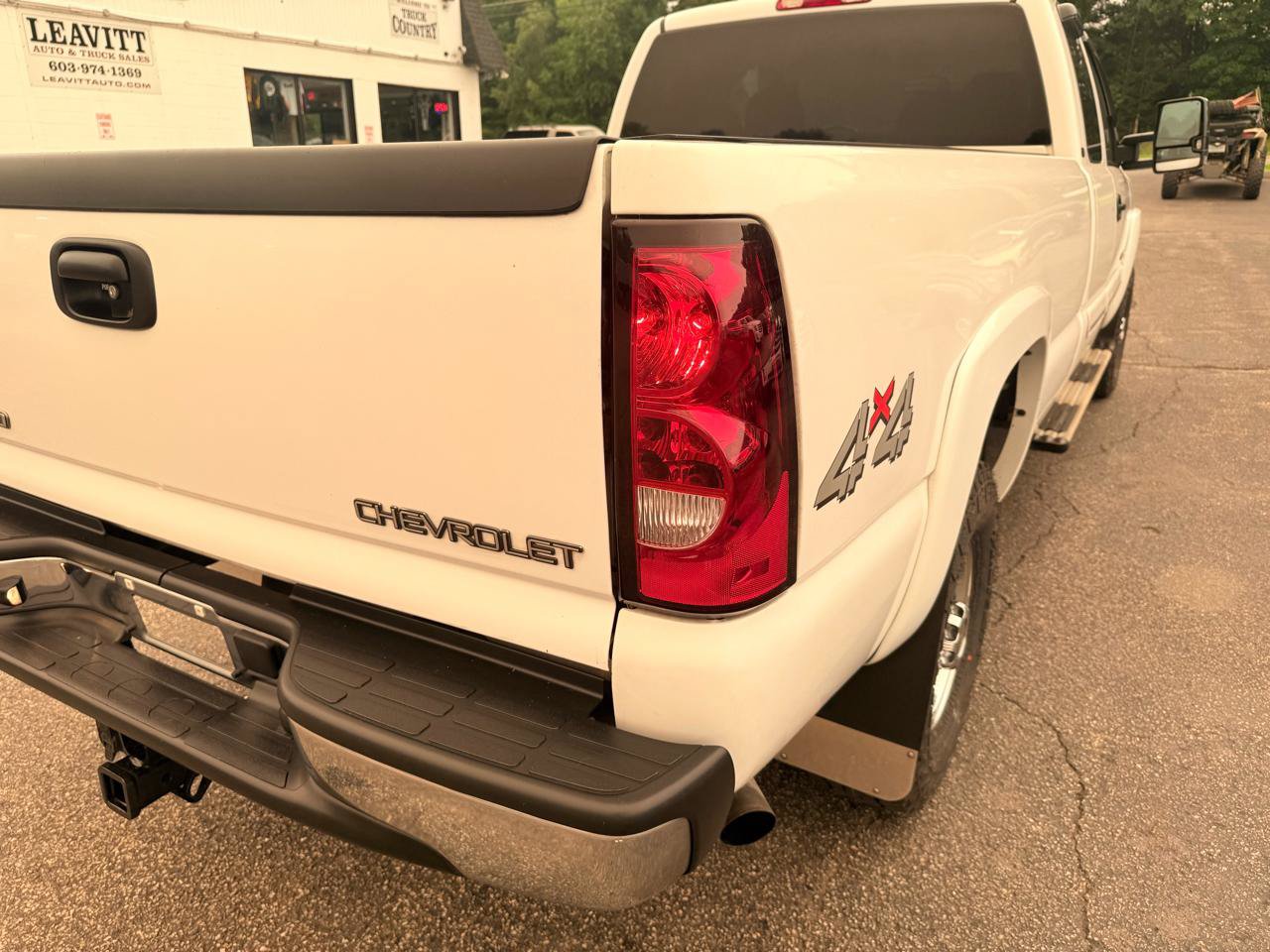 Used 2004 Chevrolet Silverado 2500 LS w/ Skid Plate Package AWD/4WD image 29
