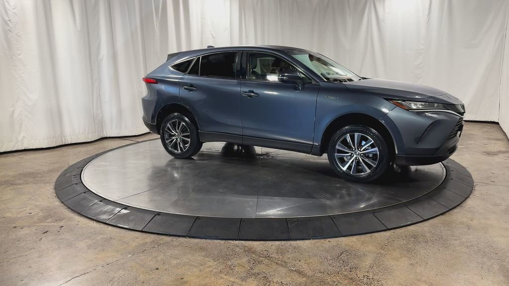 Used 2021 Toyota Venza LE image 3