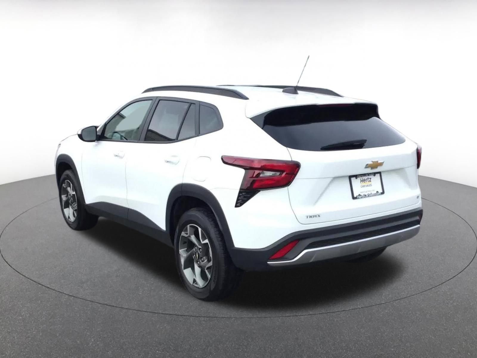 Used 2025 Chevrolet Trax LT w/ LT Convenience Package image 10