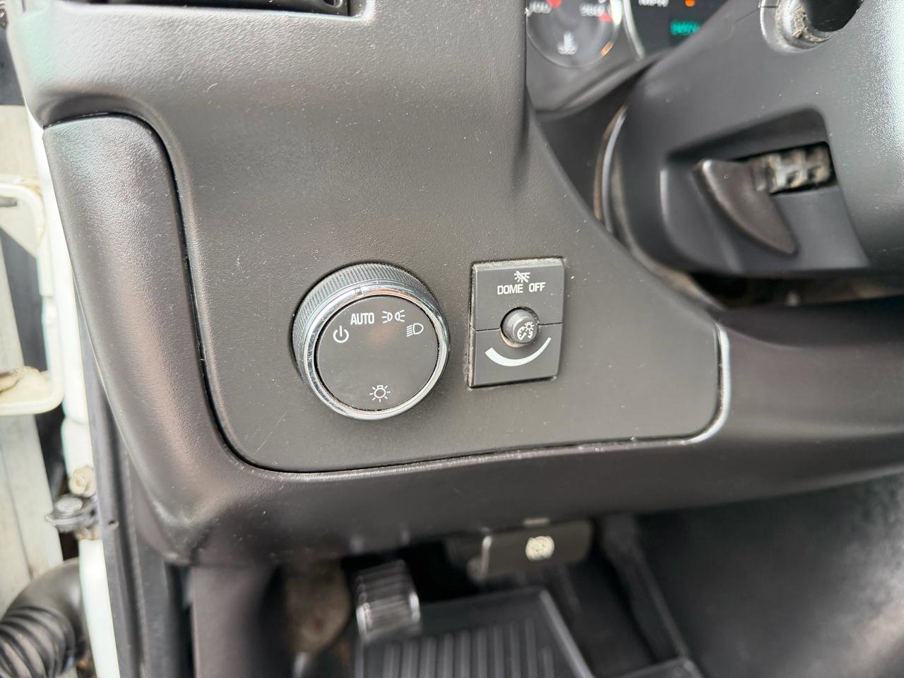 Used 2011 Chevrolet Express 1500 AWD image 13