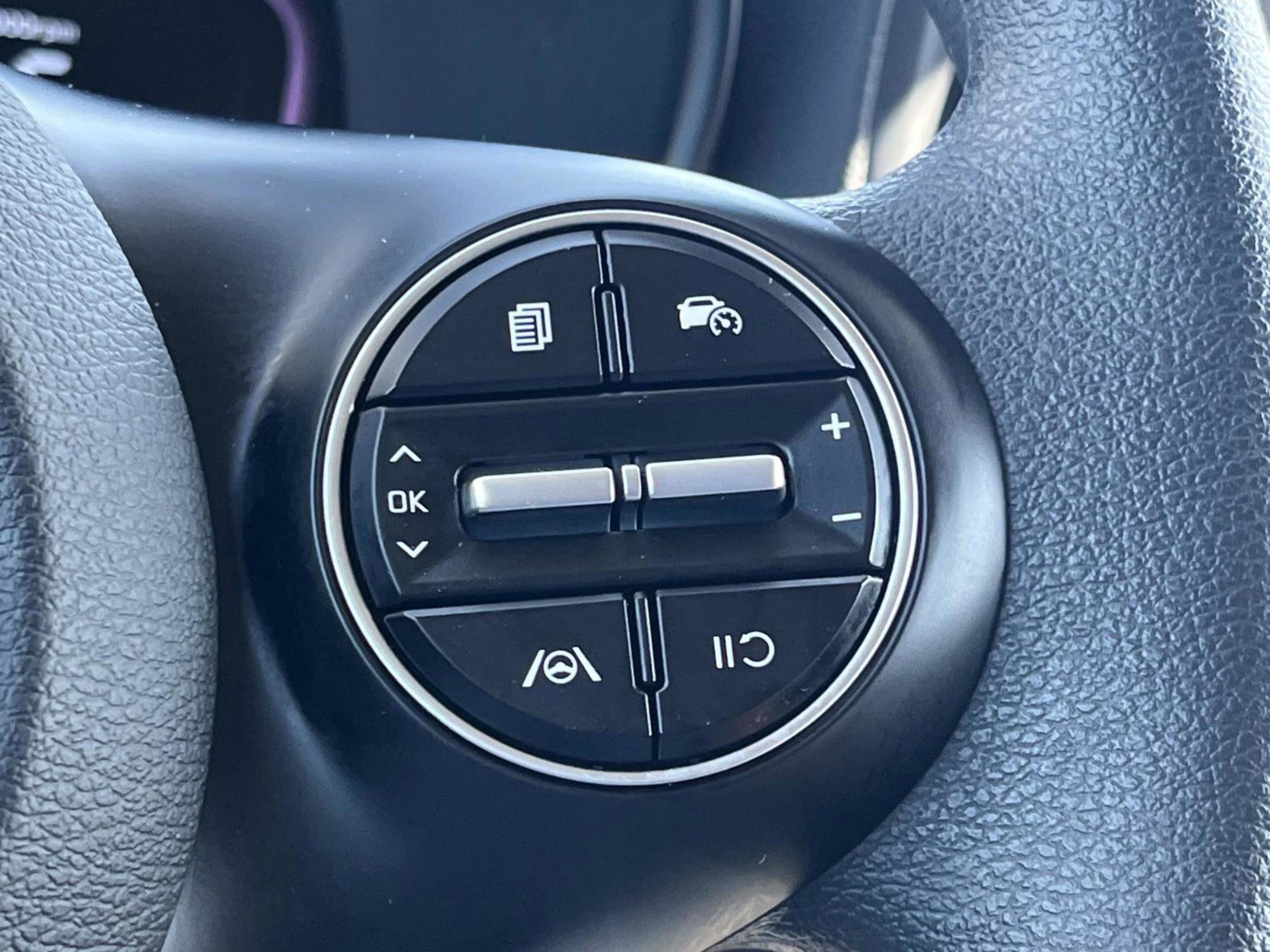 Used 2023 Kia Soul LX FWD image 28
