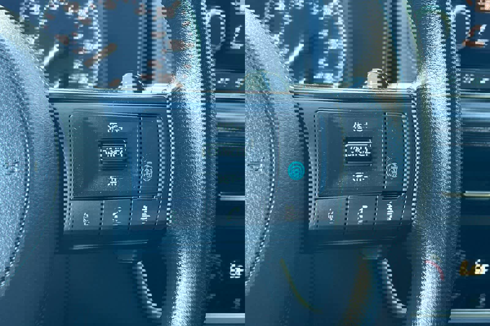 Used 2024 Nissan Rogue SV image 30