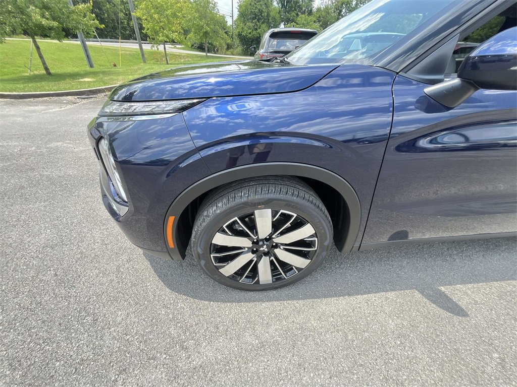 New 2025 Mitsubishi Outlander SE image 10