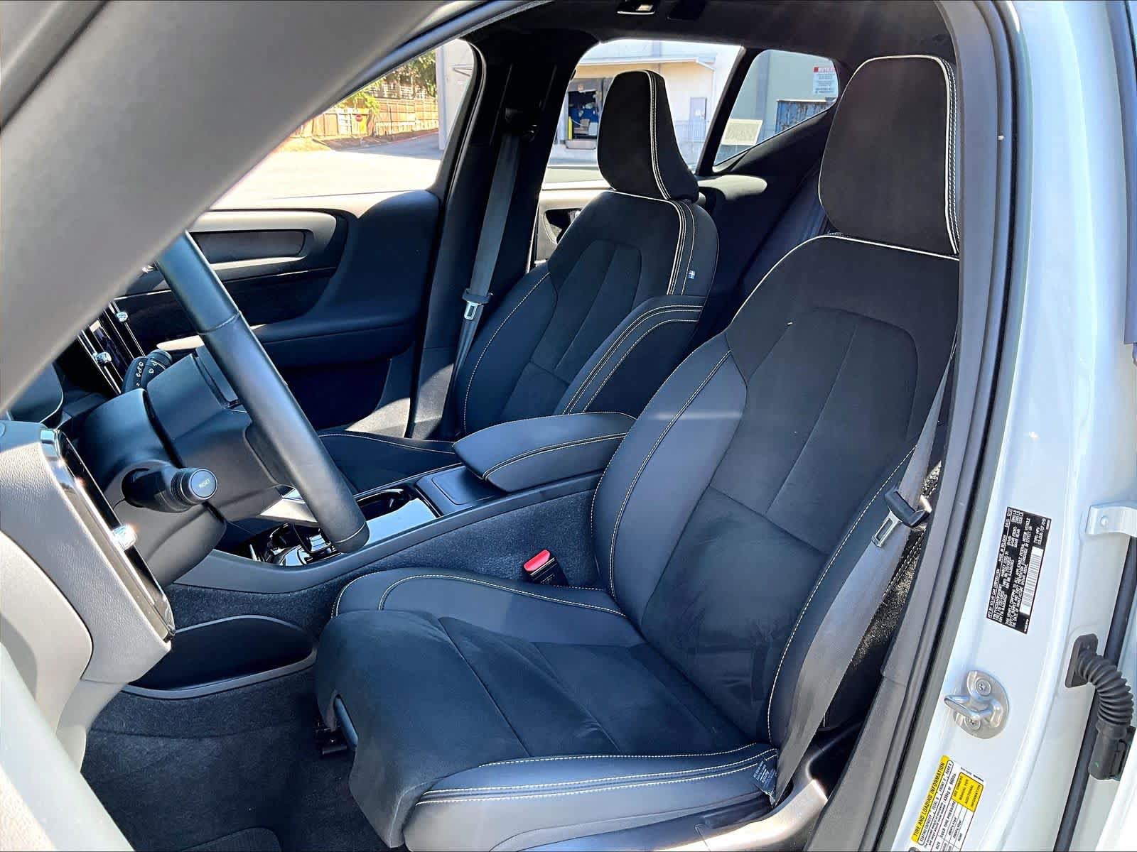 Used 2023 Volvo XC40 Recharge Ultimate AWD/4WD image 21