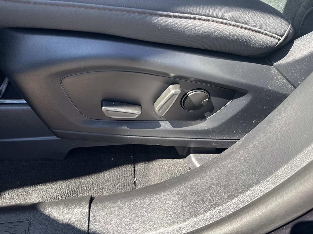 Used 2026 Ford Explorer Active AWD/4WD image 21