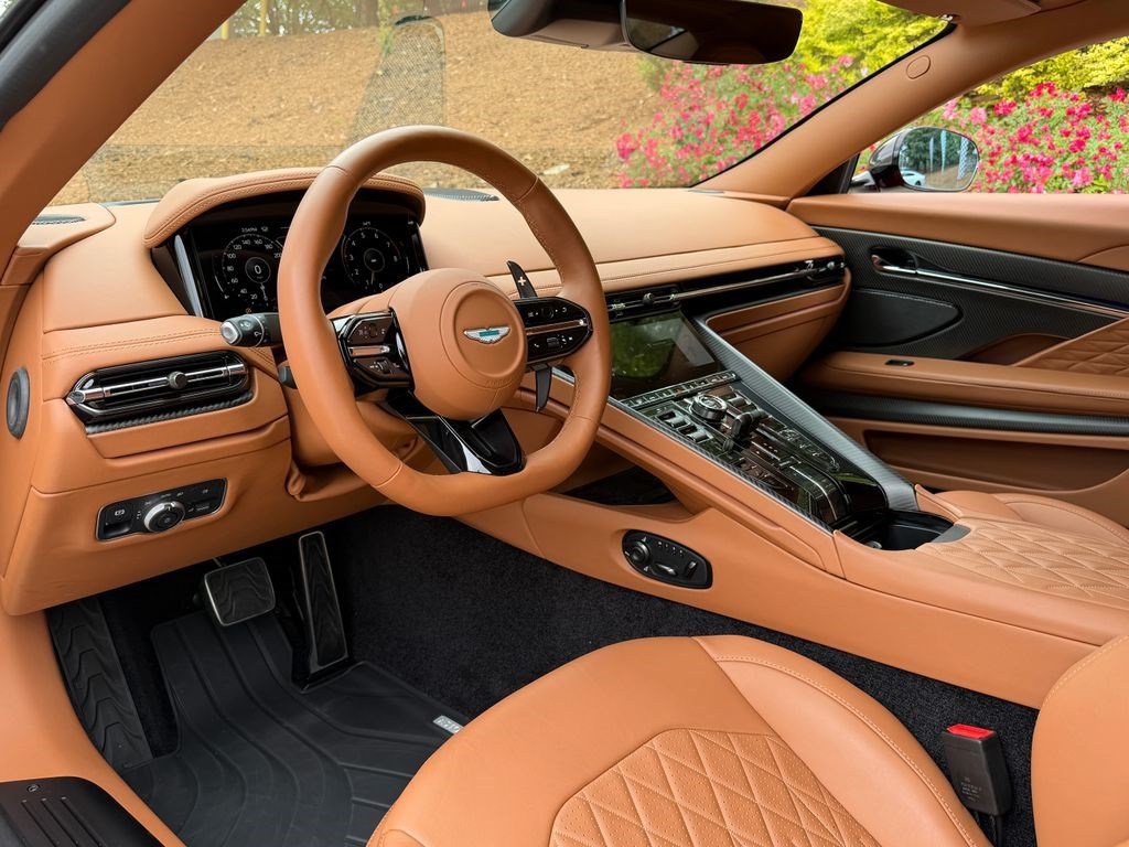 Used 2025 Aston Martin DB12 Coupe RWD image 4
