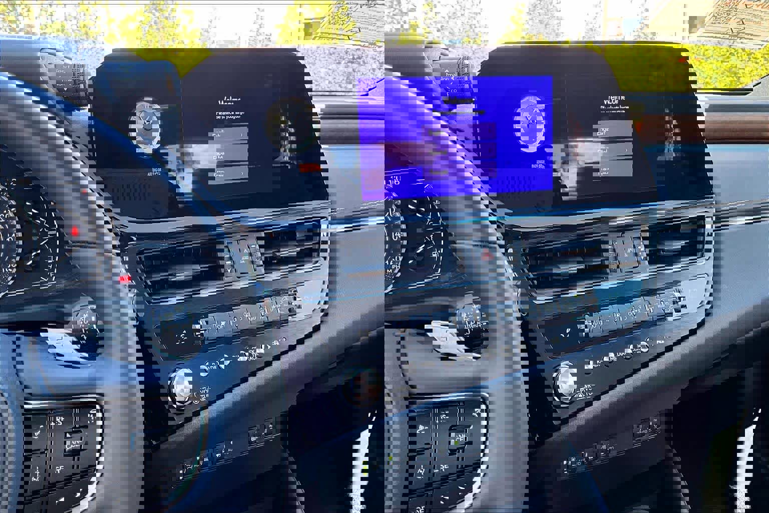 Certified 2025 Lexus ES 300h w/ Premium Package image 6