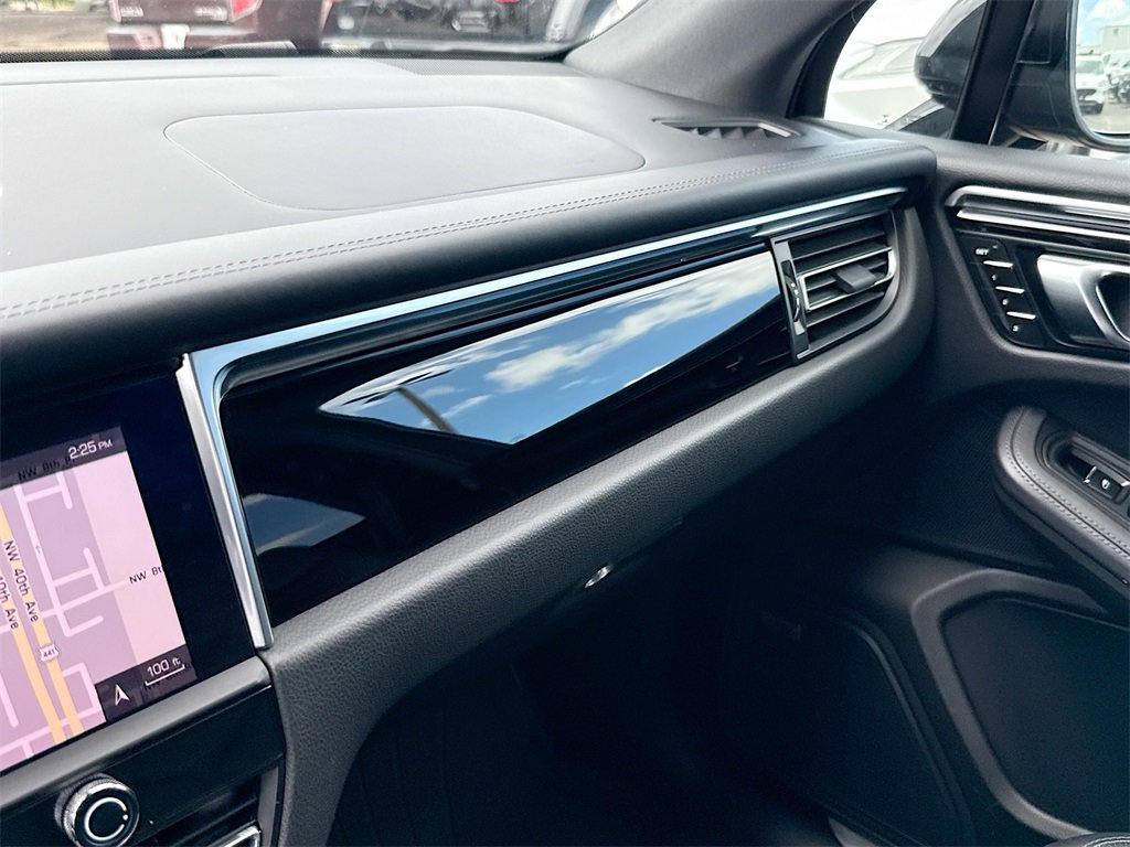 Used 2022 Porsche Macan S w/ Premium Package Plus image 22