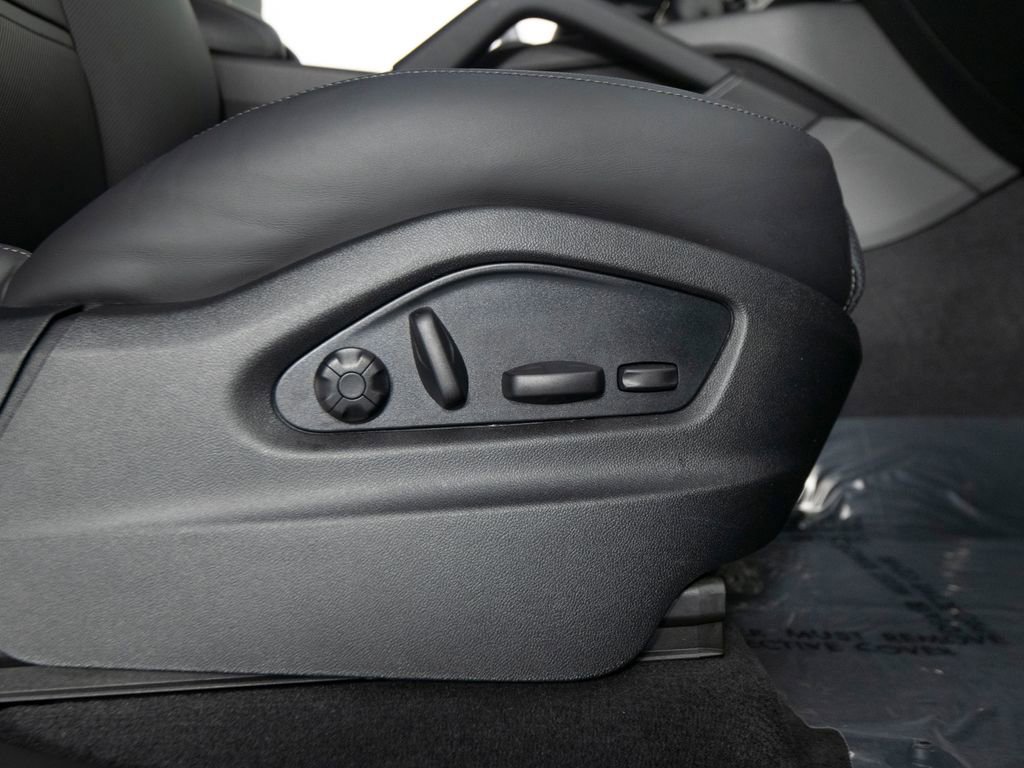 Certified 2025 Porsche Cayenne Coupe image 35