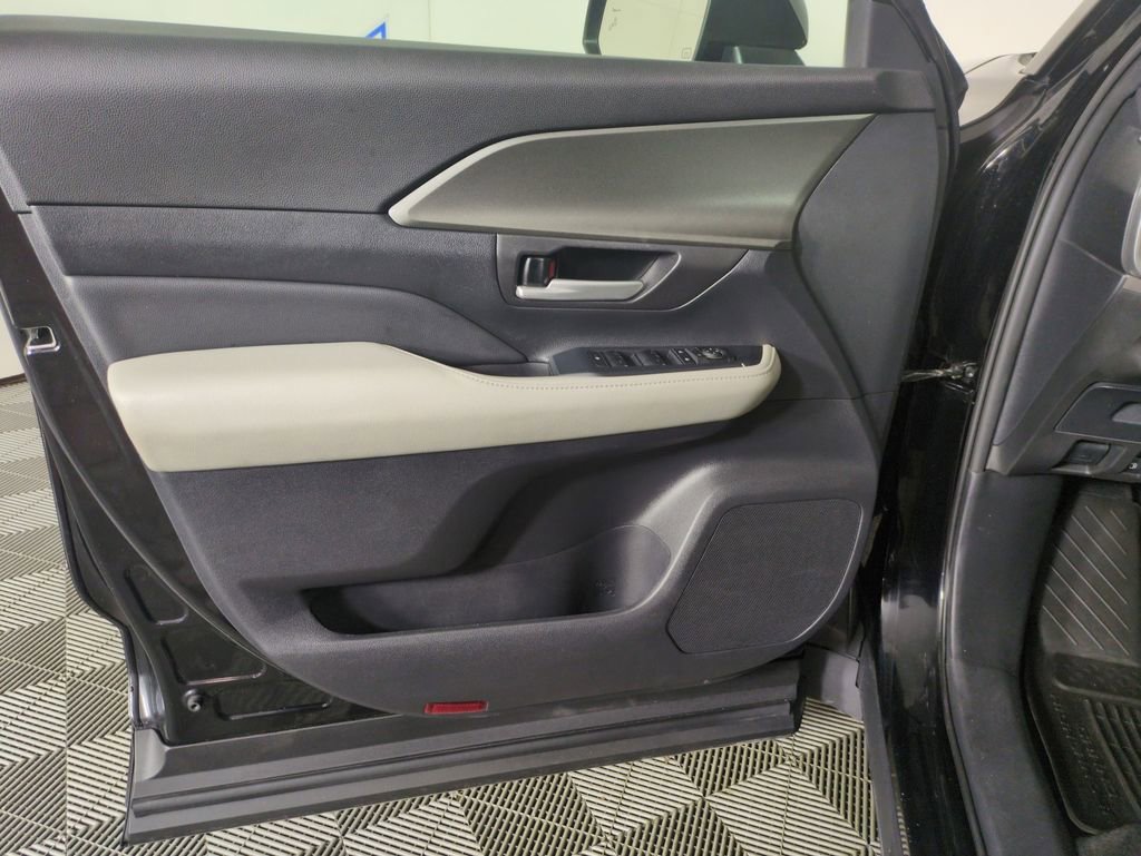 Used 2024 Toyota Grand Highlander XLE image 10
