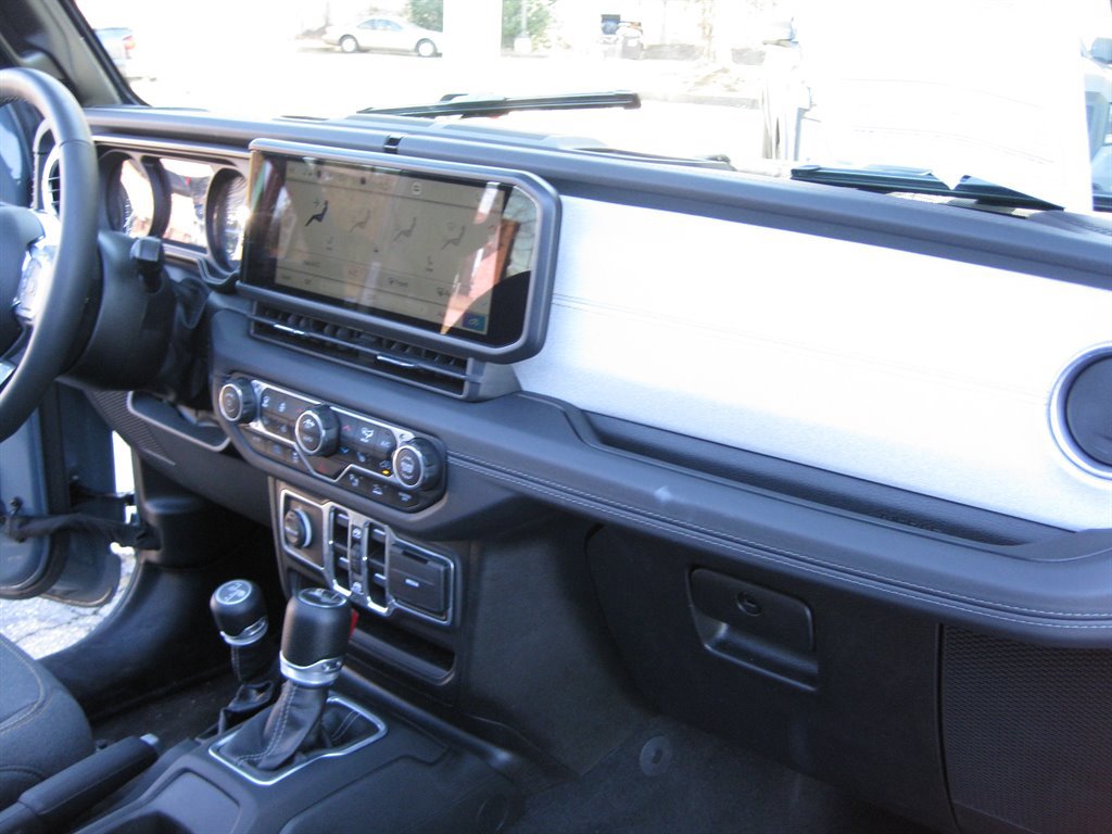 Used 2025 Jeep Wrangler Unlimited Sahara w/ Safety Group image 42
