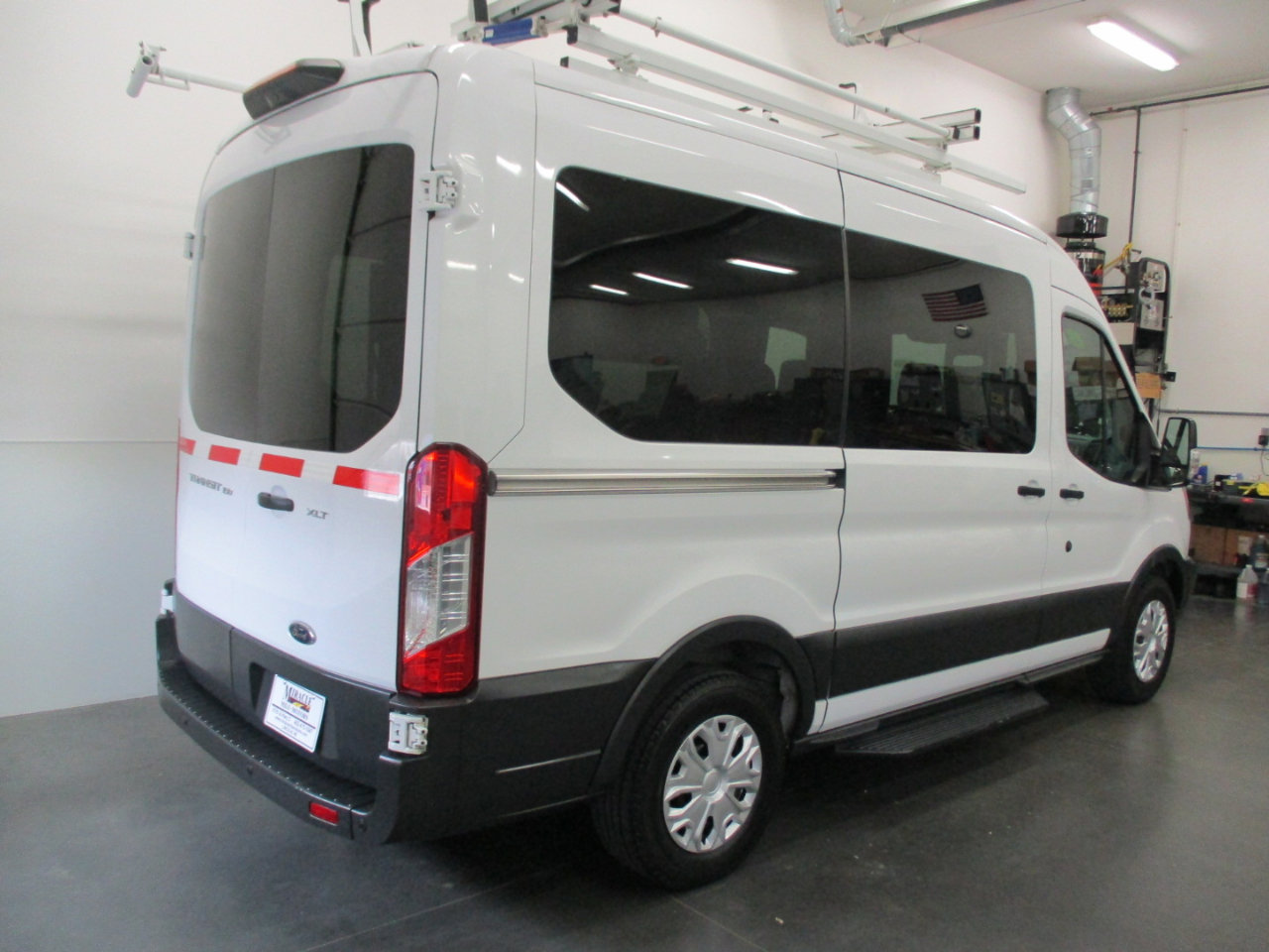 Used 2018 Ford Transit 150 XLT image 7