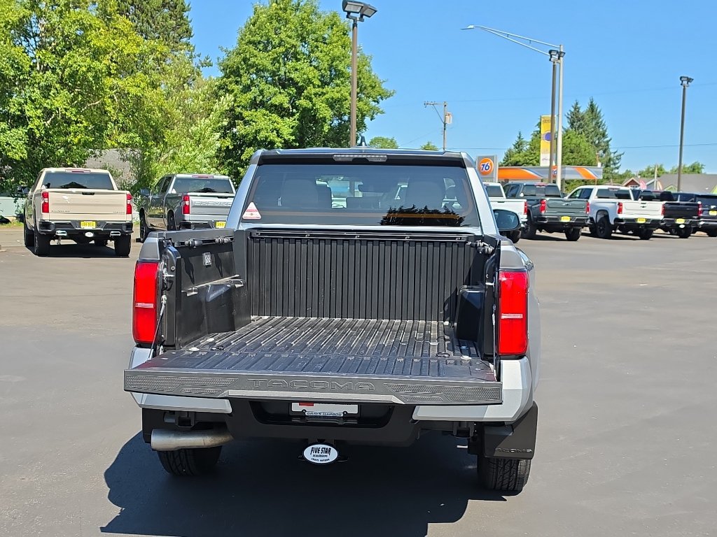 Certified 2025 Toyota Tacoma SR5 AWD/4WD image 9