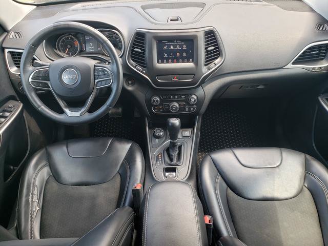 Used 2019 Jeep Cherokee Latitude Plus w/ Cold Weather Group AWD/4WD image 16