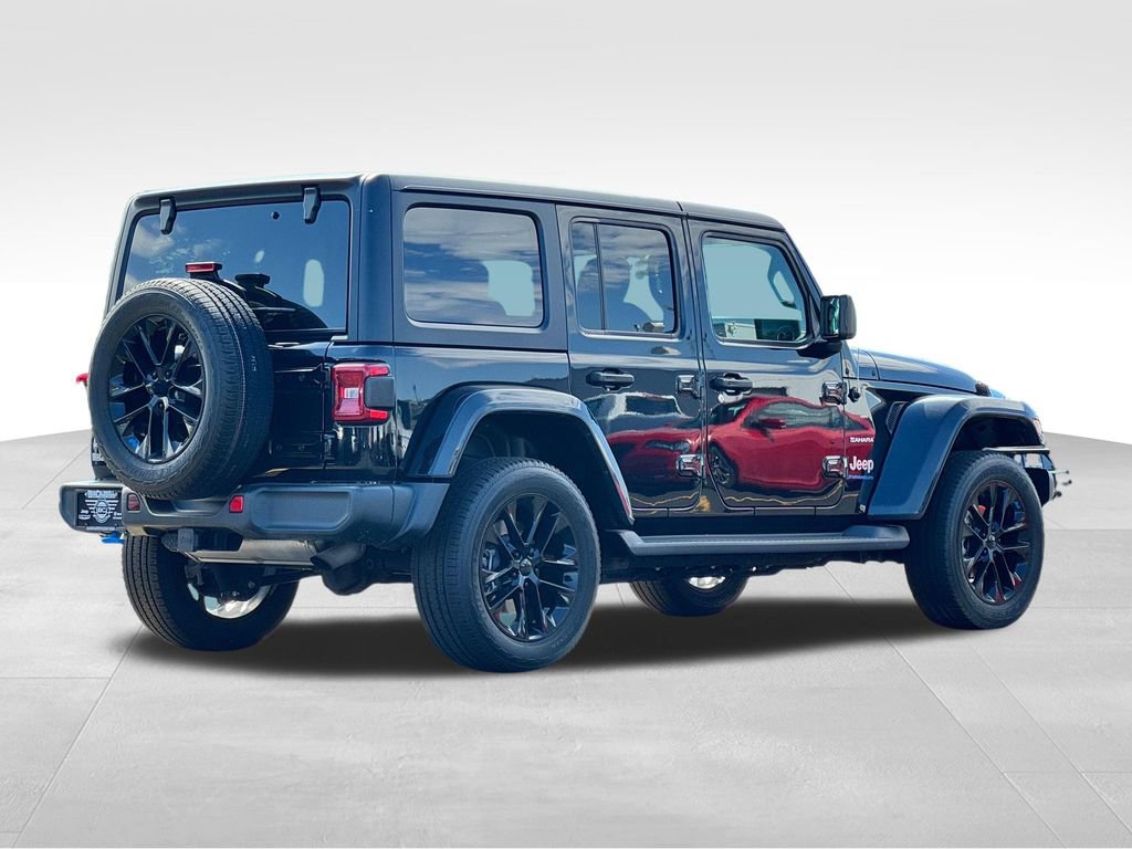 Used 2023 Jeep Wrangler Unlimited Sahara w/ Cold Weather Group AWD/4WD image 7