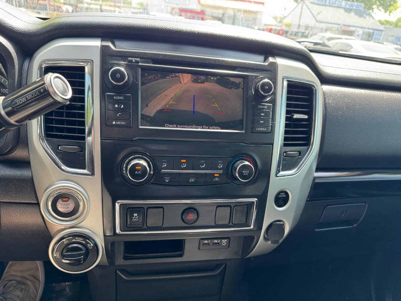 Used 2019 Nissan Titan SV AWD/4WD image 22